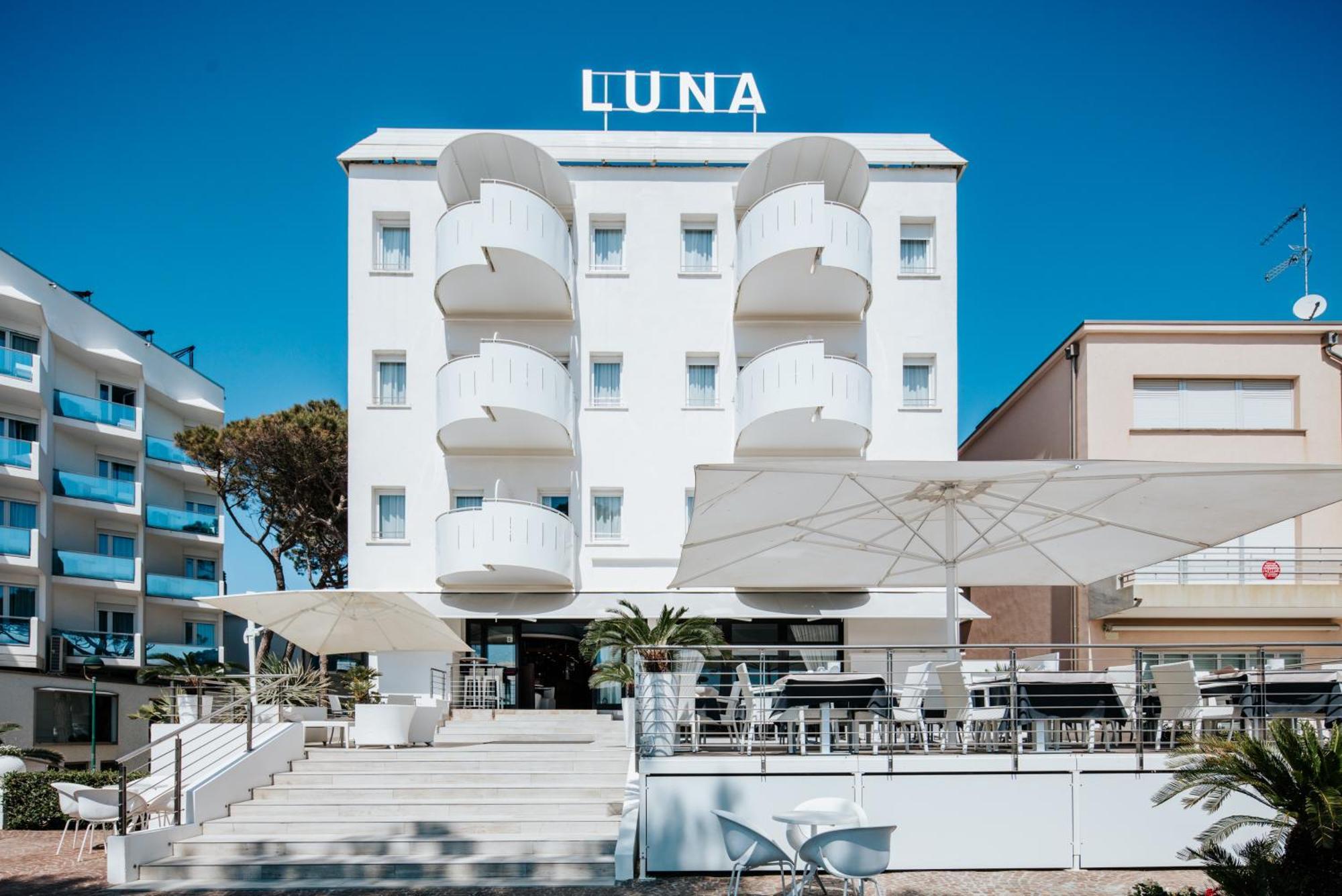 Hotel Luna Centrale Lignano Sabbiadoro Exteriör bild