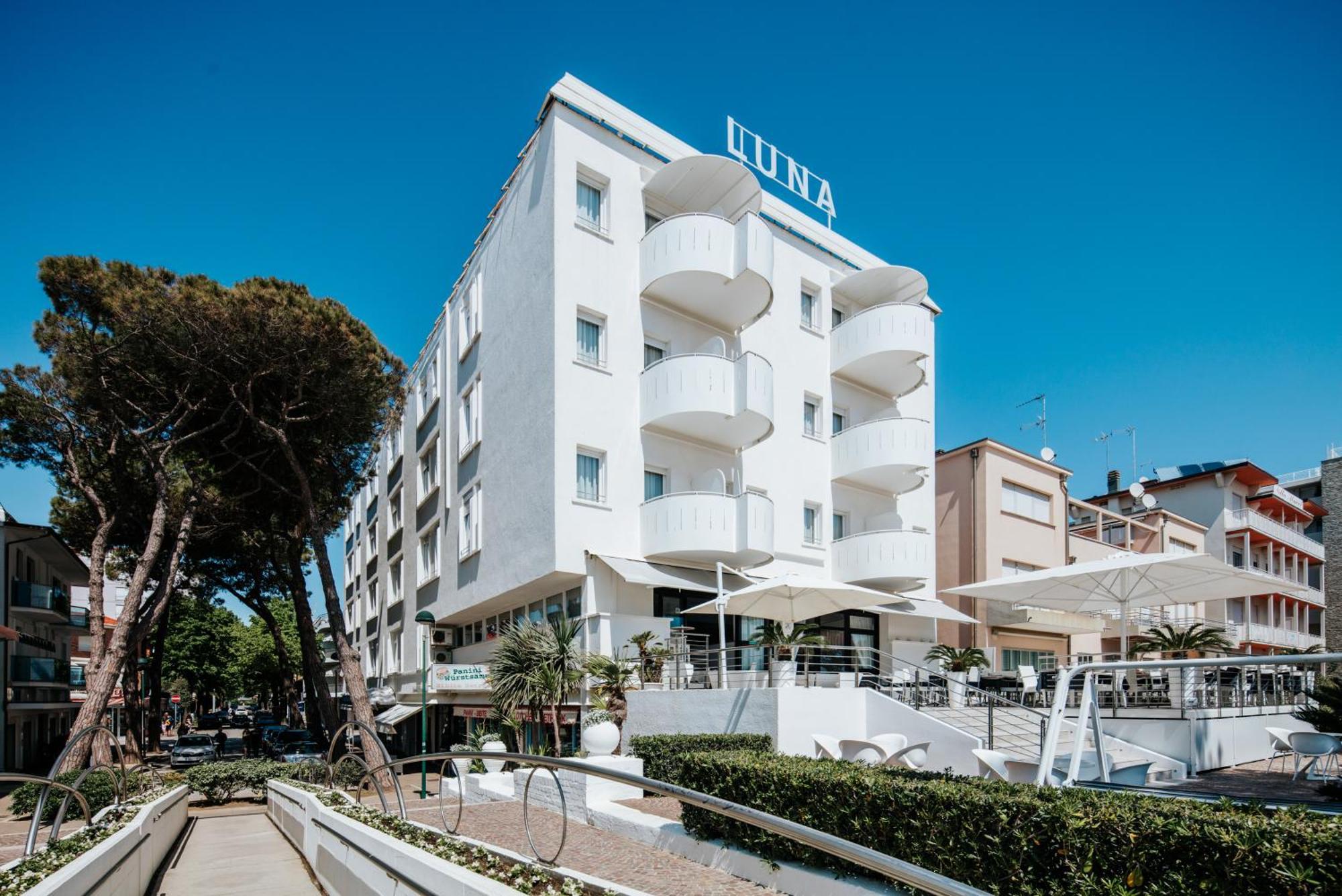 Hotel Luna Centrale Lignano Sabbiadoro Exteriör bild